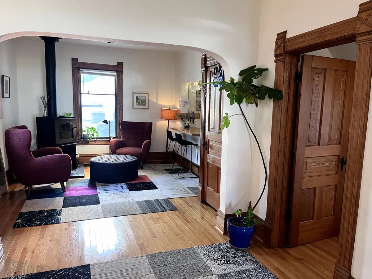 4BR Downtown House 213 W 10th St. photo 9