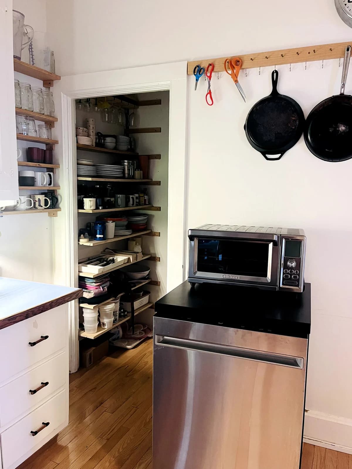 4BR Downtown House 213 W 10th St. photo 17