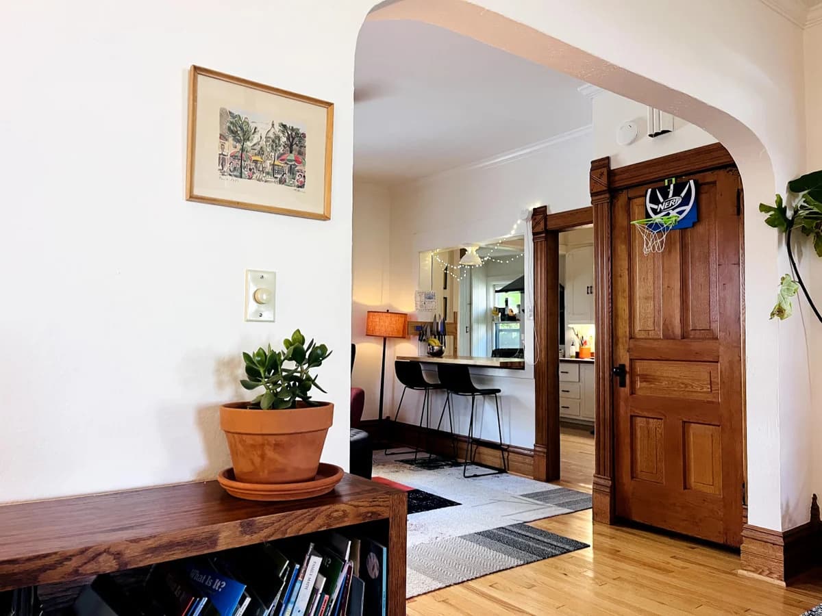 4BR Downtown House 213 W 10th St. photo 18