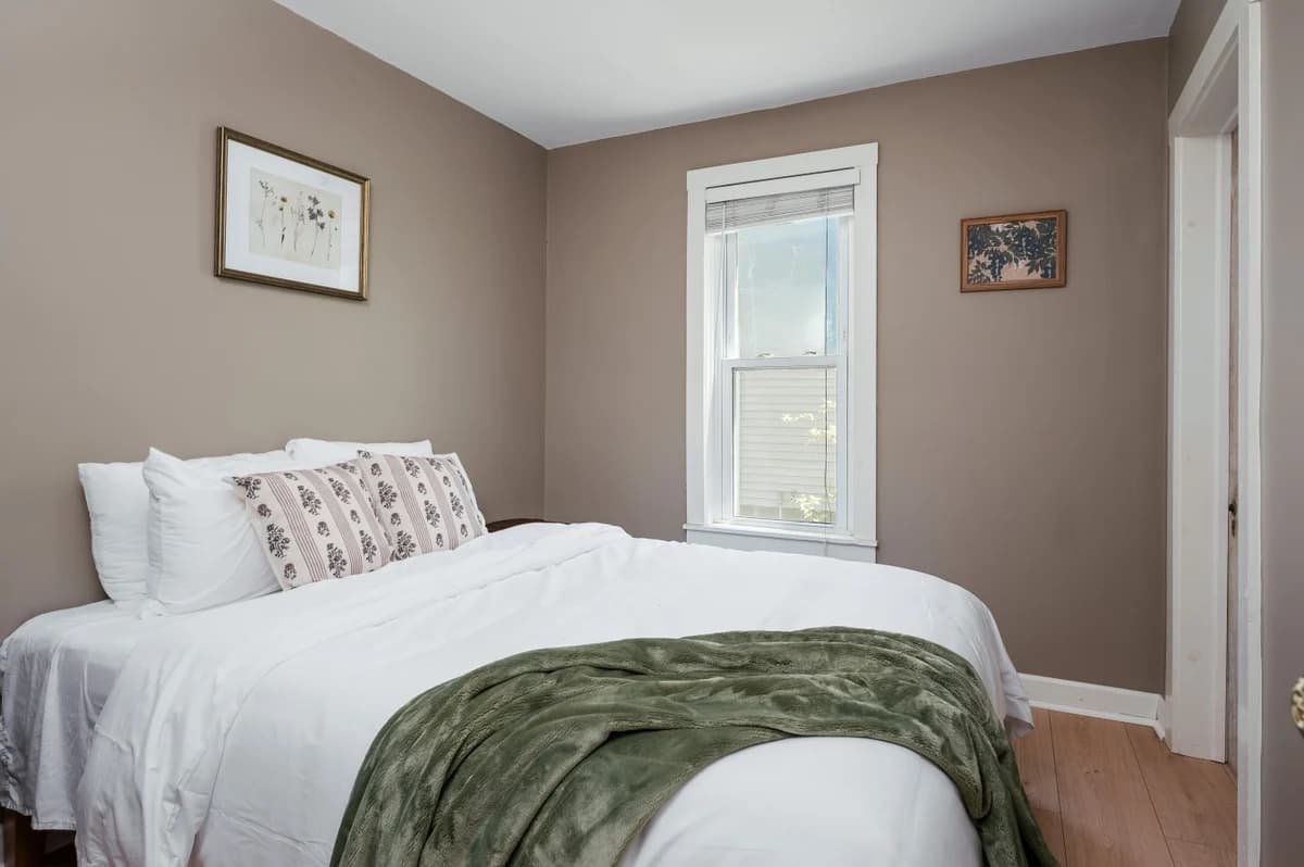 Astra Cottage | Hottub | 3BR Near Downtown & TART Trail | Grill photo 5