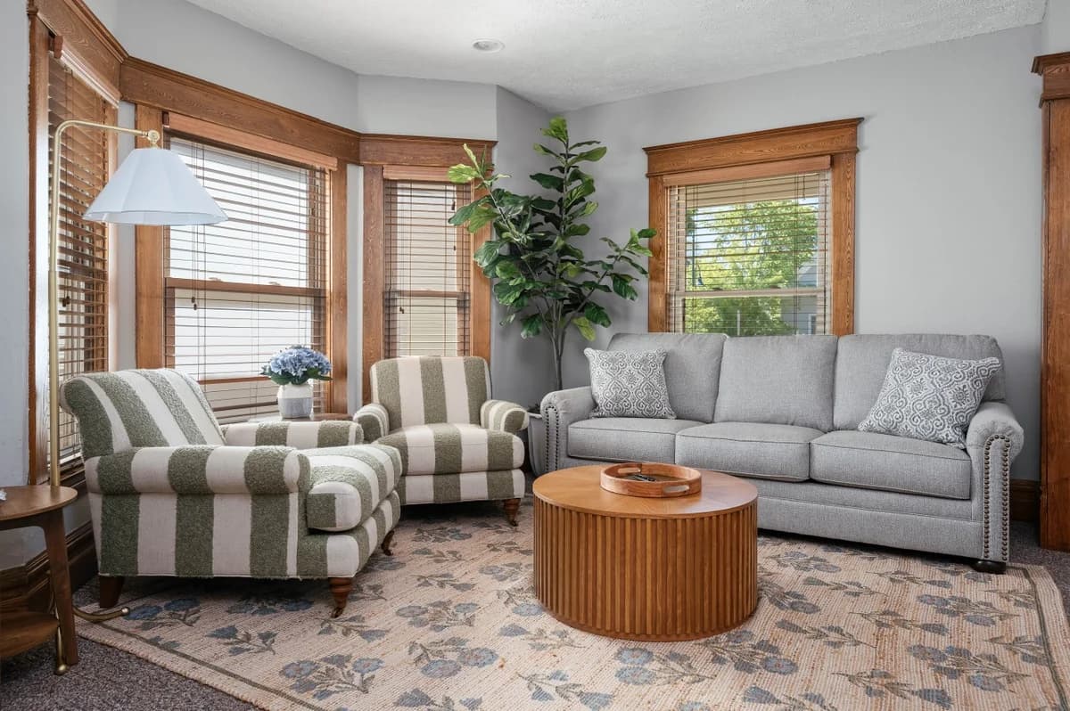 Aurora Cottage · Game Shed & Yard 2BR HOME Downtown & TART Trail