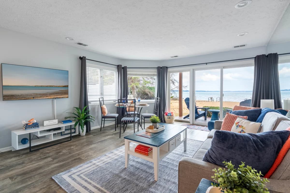 Beachfront Serenity 101|Direct Beach Access |Near Downtown + Tart Trail photo 3