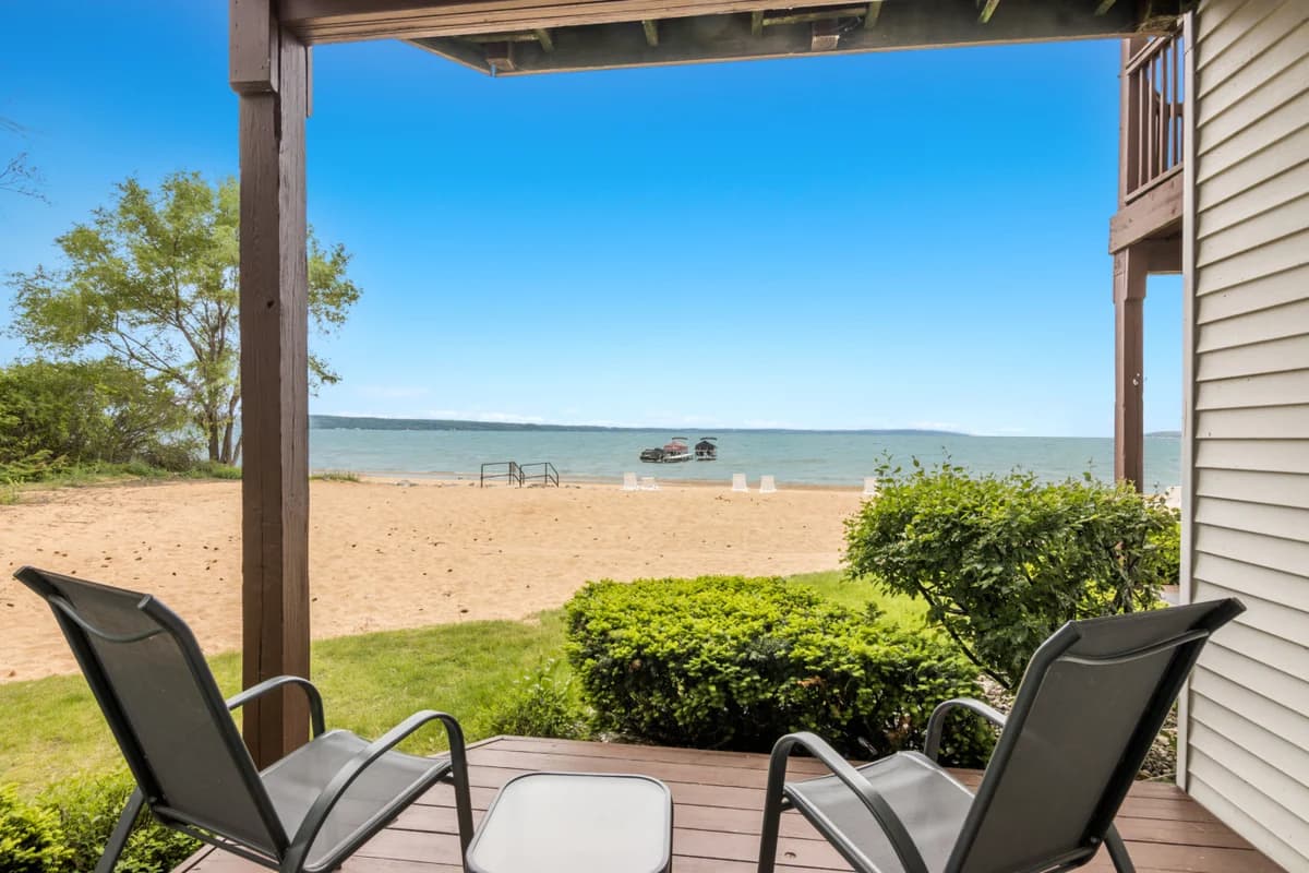 Beachside Haven 102 · Beachfront Condo