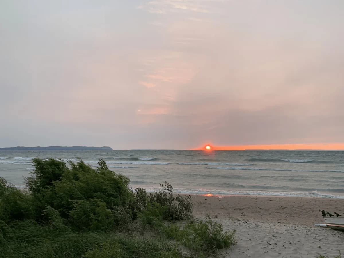 Boona Vista|Lake Michigan Beach Front Cottage photo 26