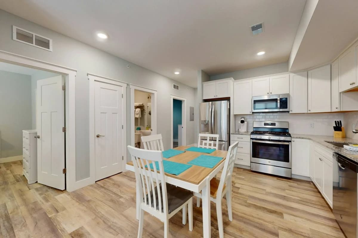 The Cove 5 | 2BR | Rooftop Patio | Downtown photo 9