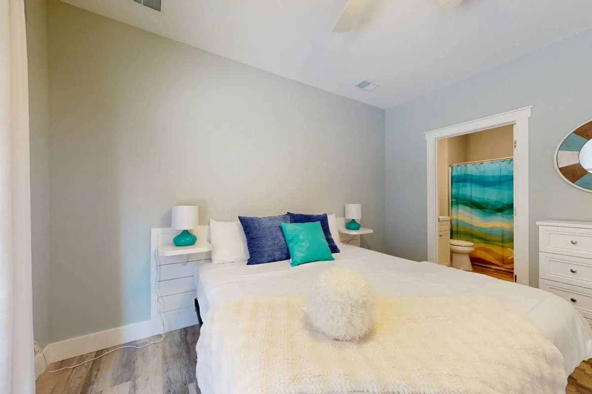 The Cove 5 | 2BR | Rooftop Patio | Downtown photo 11