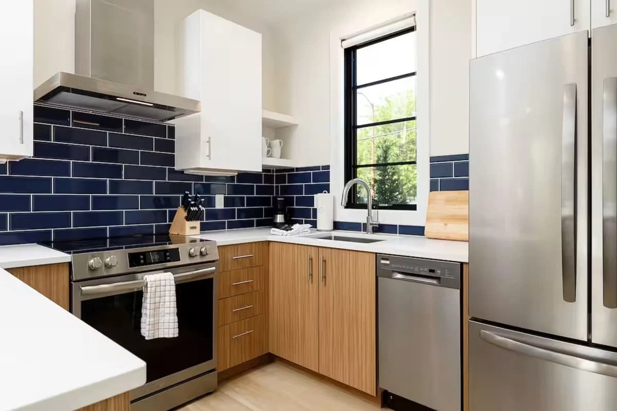 Hamilton Place | Bayside Building 8BR | Near Downtown Beaches photo 8