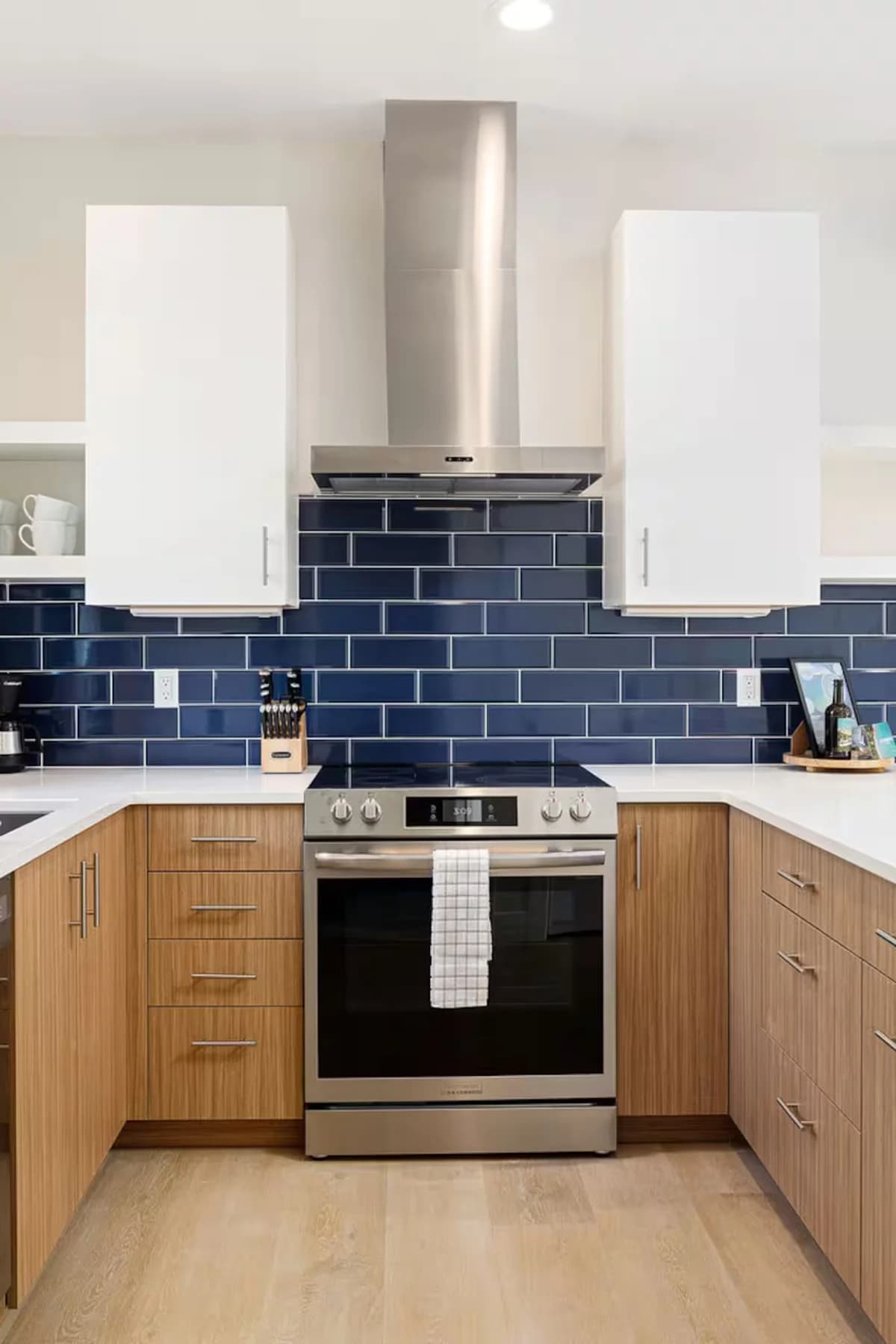 Hamilton Place | Bayside Building 8BR | Near Downtown Beaches photo 9