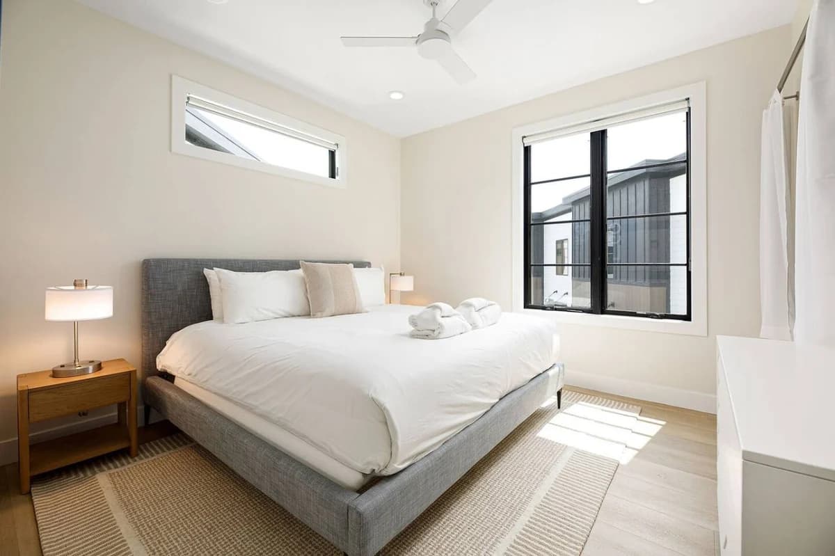 Hamilton Place | Bayside Building 8BR | Near Downtown Beaches photo 10