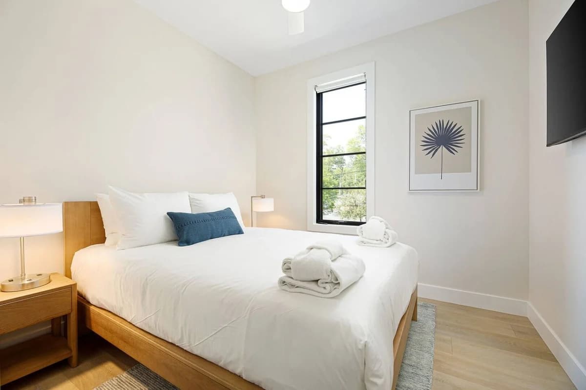 Hamilton Place | Bayside Building 8BR | Near Downtown Beaches photo 13