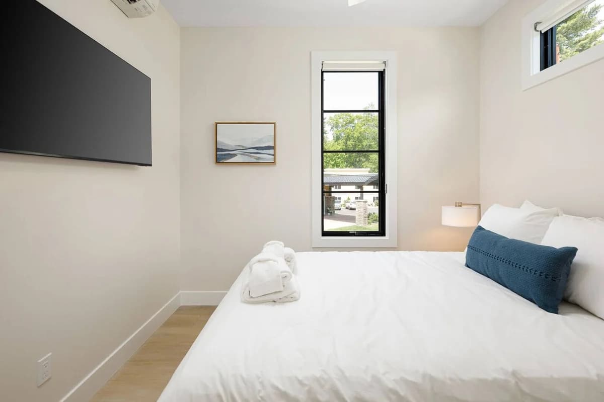 Hamilton Place | Bayside Building 8BR | Near Downtown Beaches photo 15