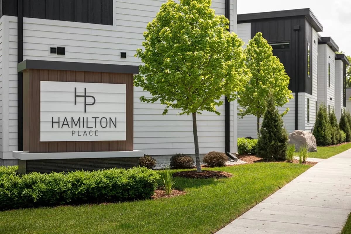 Hamilton Place · Dunecrest Building 10BR