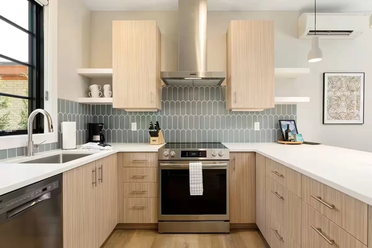 Hamilton Place | Dunecrest Building 10BR | Near Downtown + Trails photo 8