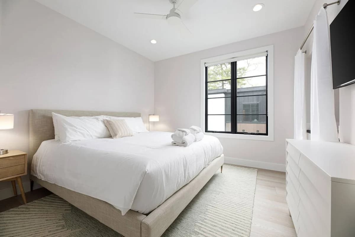 Hamilton Place | Dunecrest Building 10BR | Near Downtown + Trails photo 12