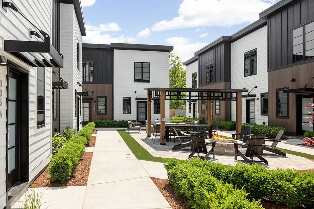 Hamilton Place | Dunecrest Building 10BR | Near Downtown + Trails photo 28