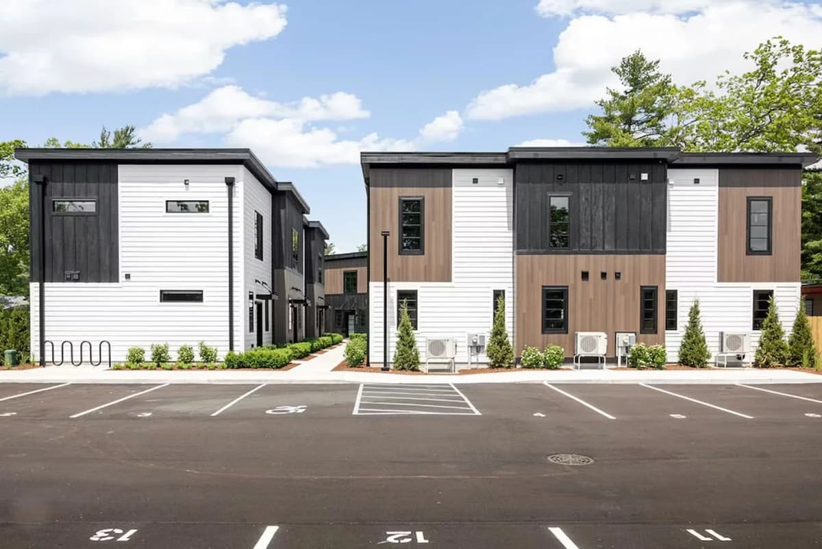 Hamilton Place | Dunecrest Building 10BR | Near Downtown + Trails photo 33