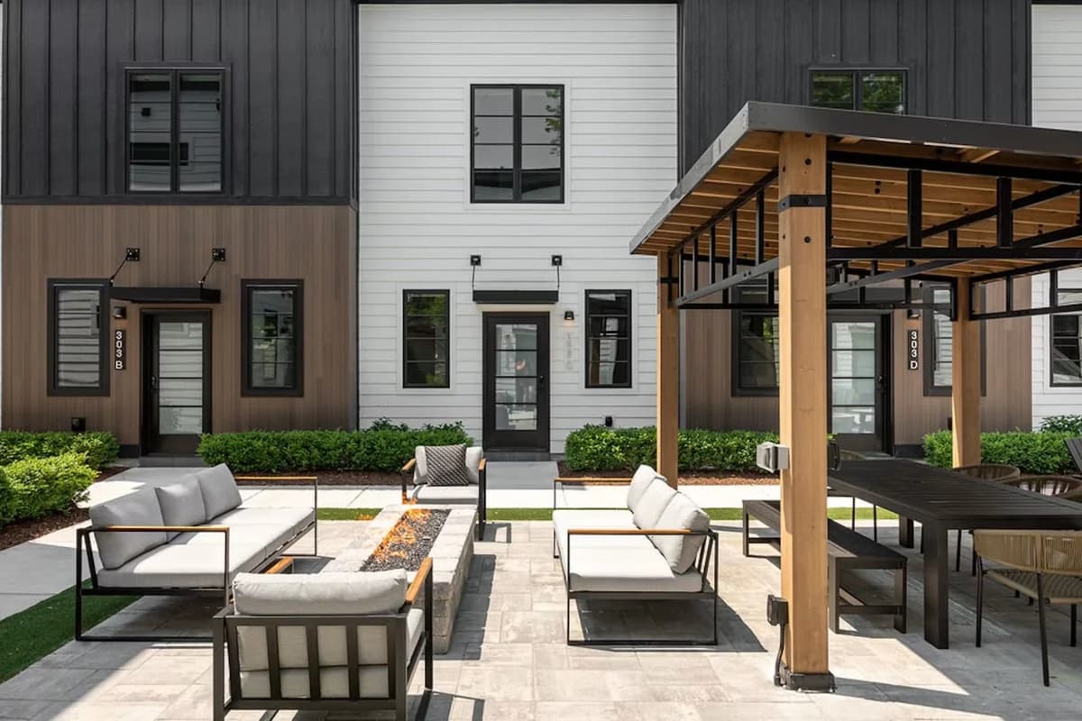 Hamilton Place · Lakestone 2BR