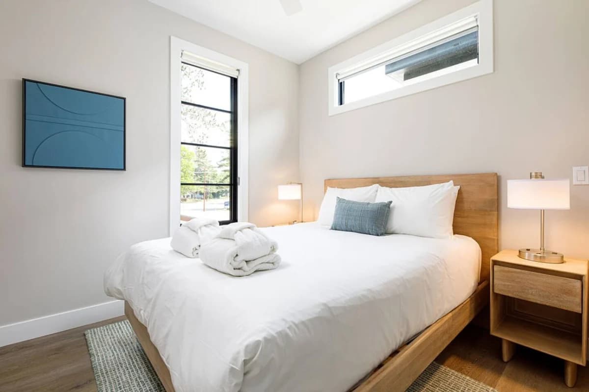Hamilton Place | Lakestone 2BR | Near Downtown Beaches photo 6