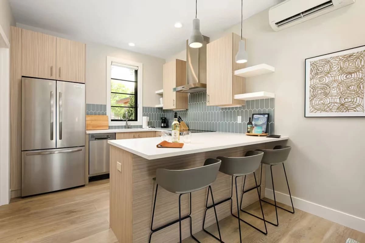 Hamilton Place | Lakestone 2BR | Near Downtown Beaches photo 7