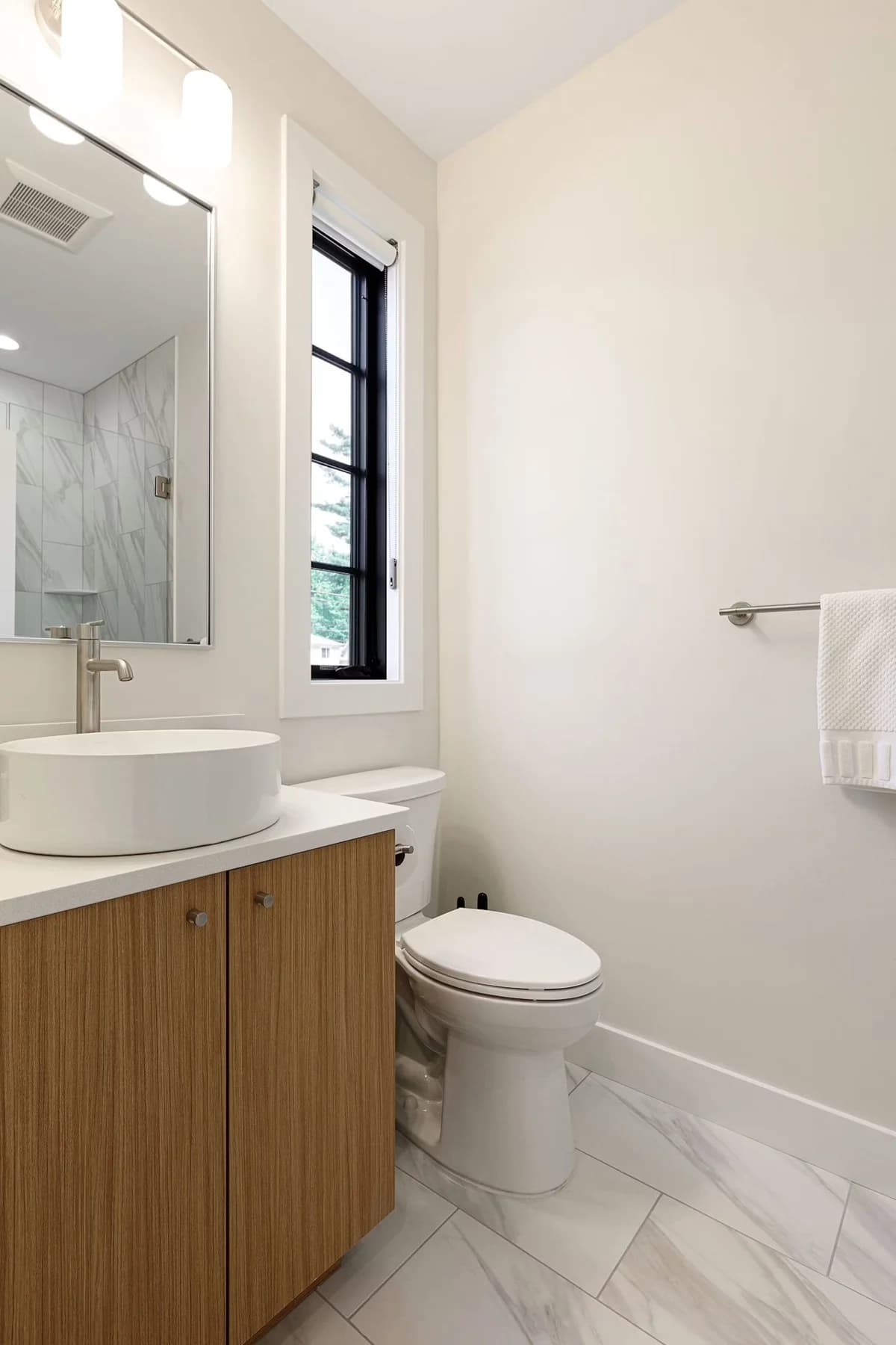 Hamilton Place | Lakestone 2BR | Near Downtown Beaches photo 13