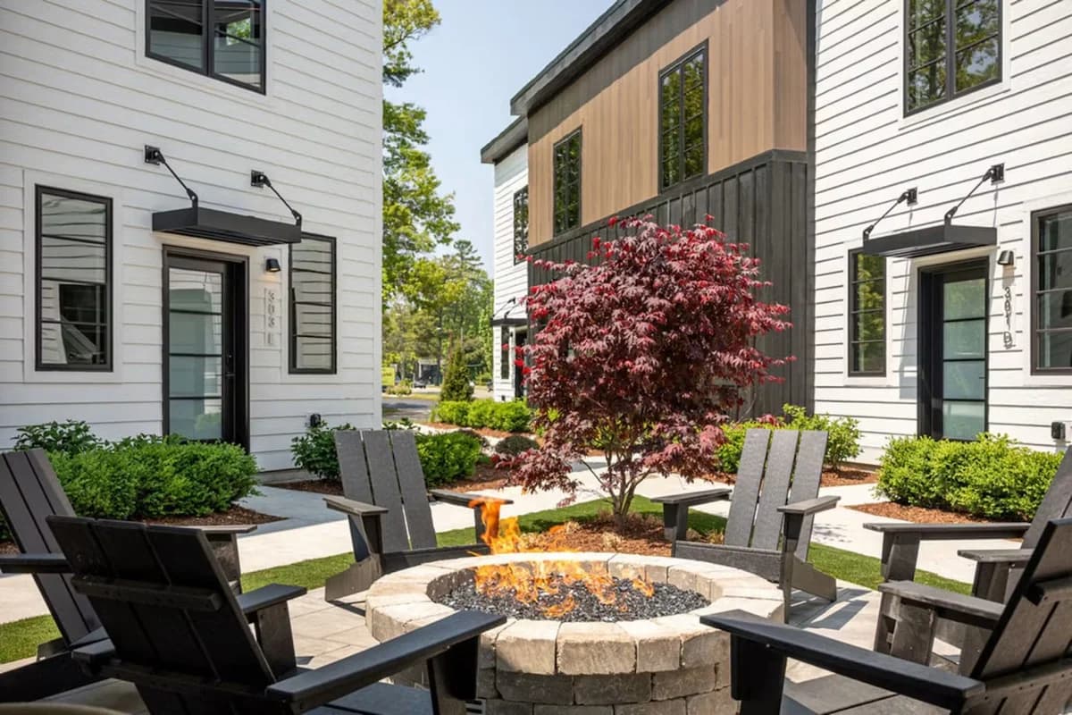 Hamilton Place | Lakestone 2BR | Near Downtown Beaches photo 17