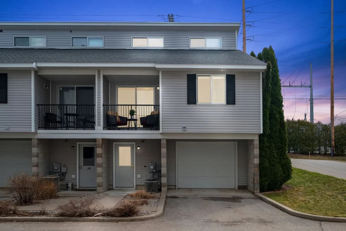 Japandi | 3BD Townhome| Near Downtown | Beaches | Wineries photo 6