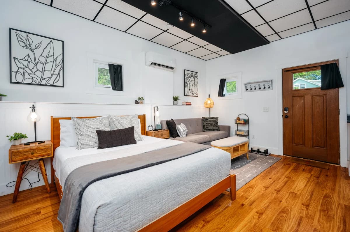 L Studio · Close to Downtown
