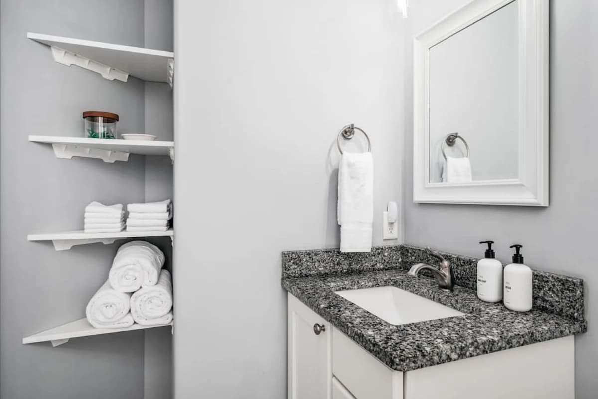 Lakescape | Modern 3BD Townhome |Downtown|Wineries photo 41