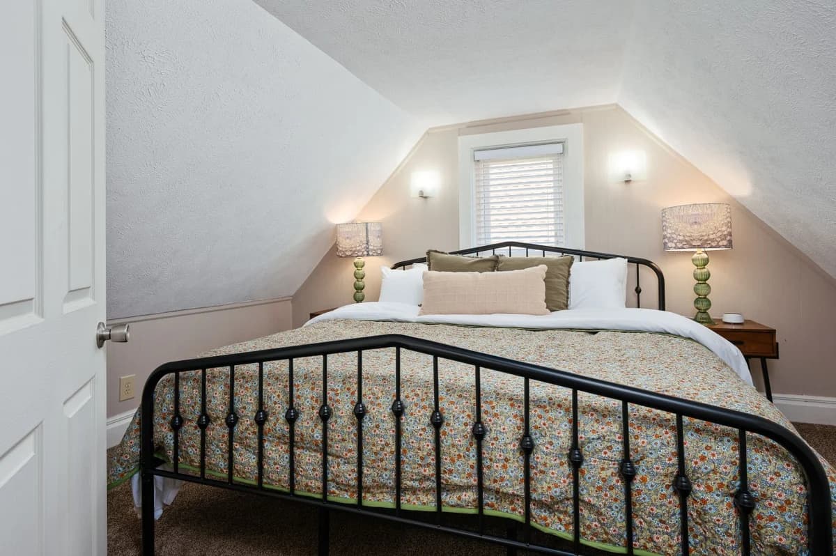 Luna Cottage | Hottub | 3BR House Near Downtown & TART Trail | Grill photo 4
