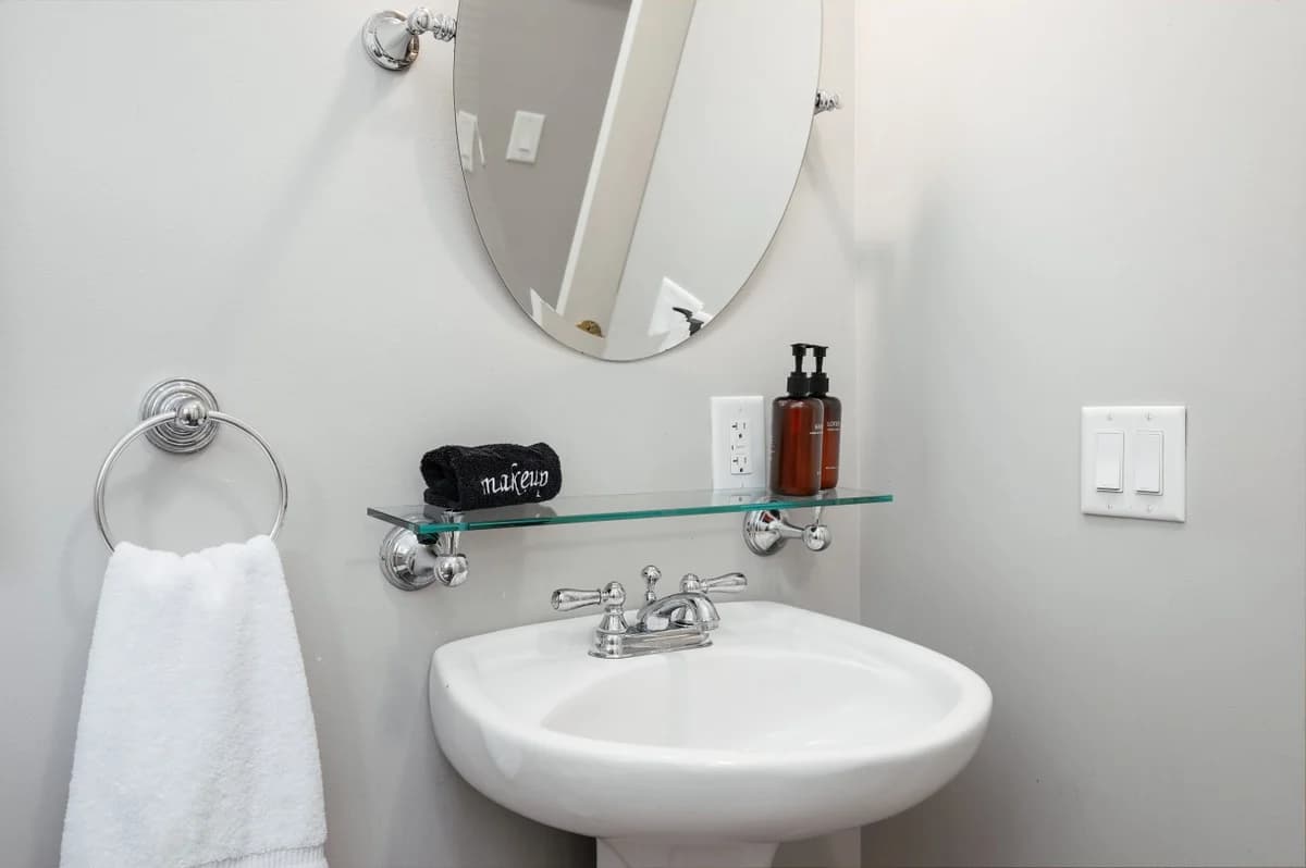 Luna Cottage | Hottub | 3BR House Near Downtown & TART Trail | Grill photo 34
