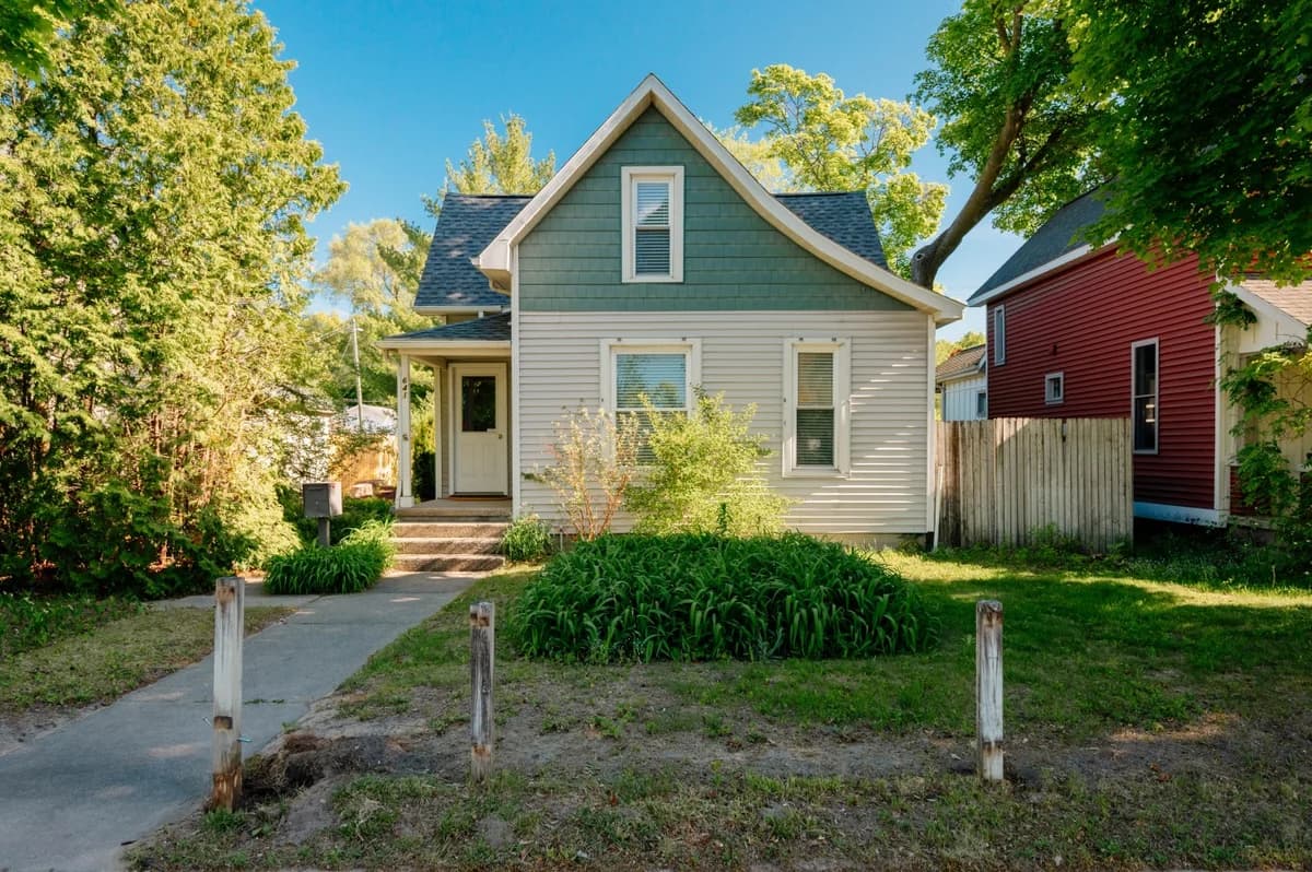 Luna Cottage | Hottub | 3BR House Near Downtown & TART Trail | Grill photo 53