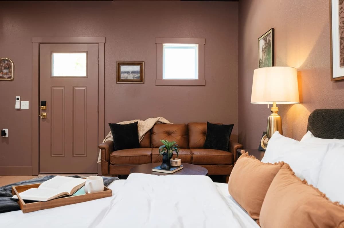 Moody Maison Studio | Near Downtown & Beaches photo 4