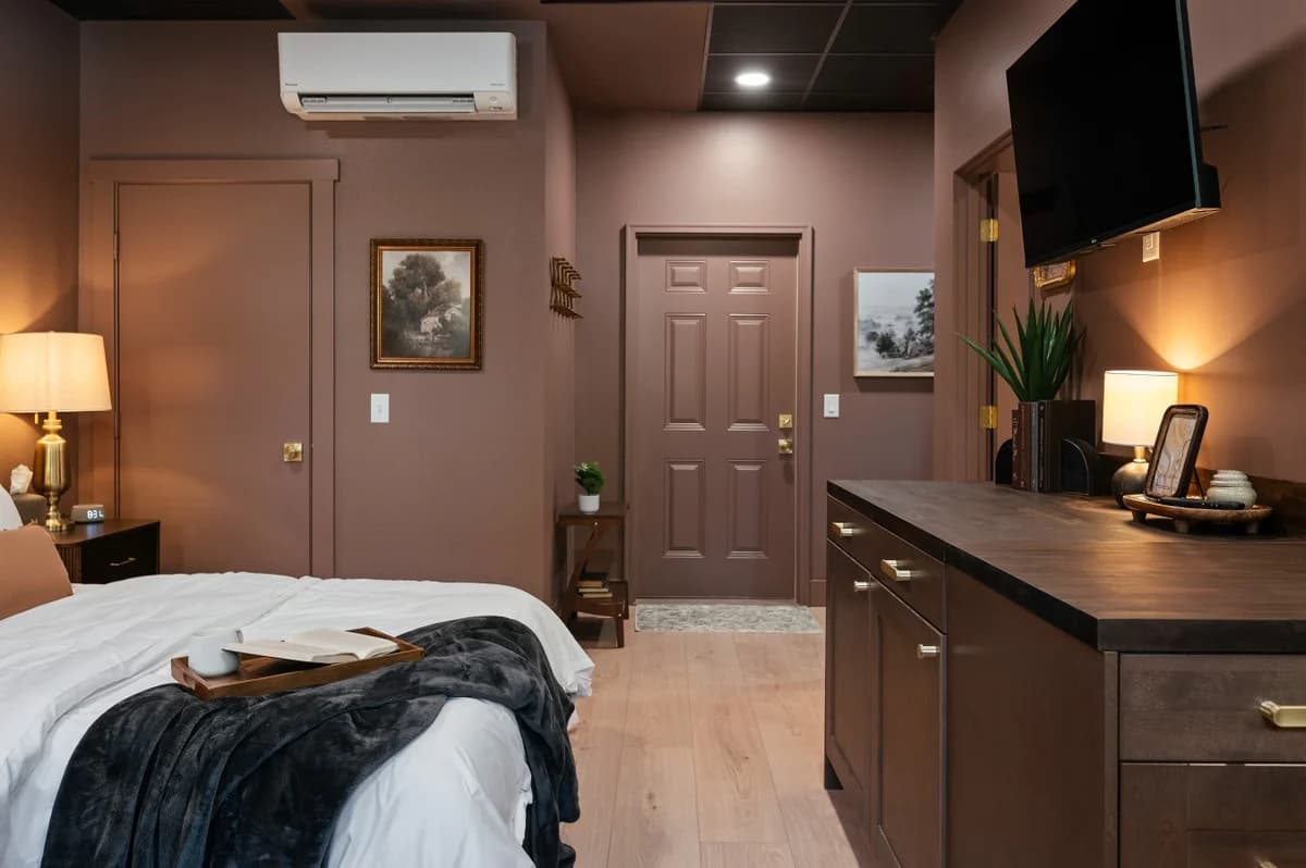 Moody Maison Studio | Near Downtown & Beaches photo 7