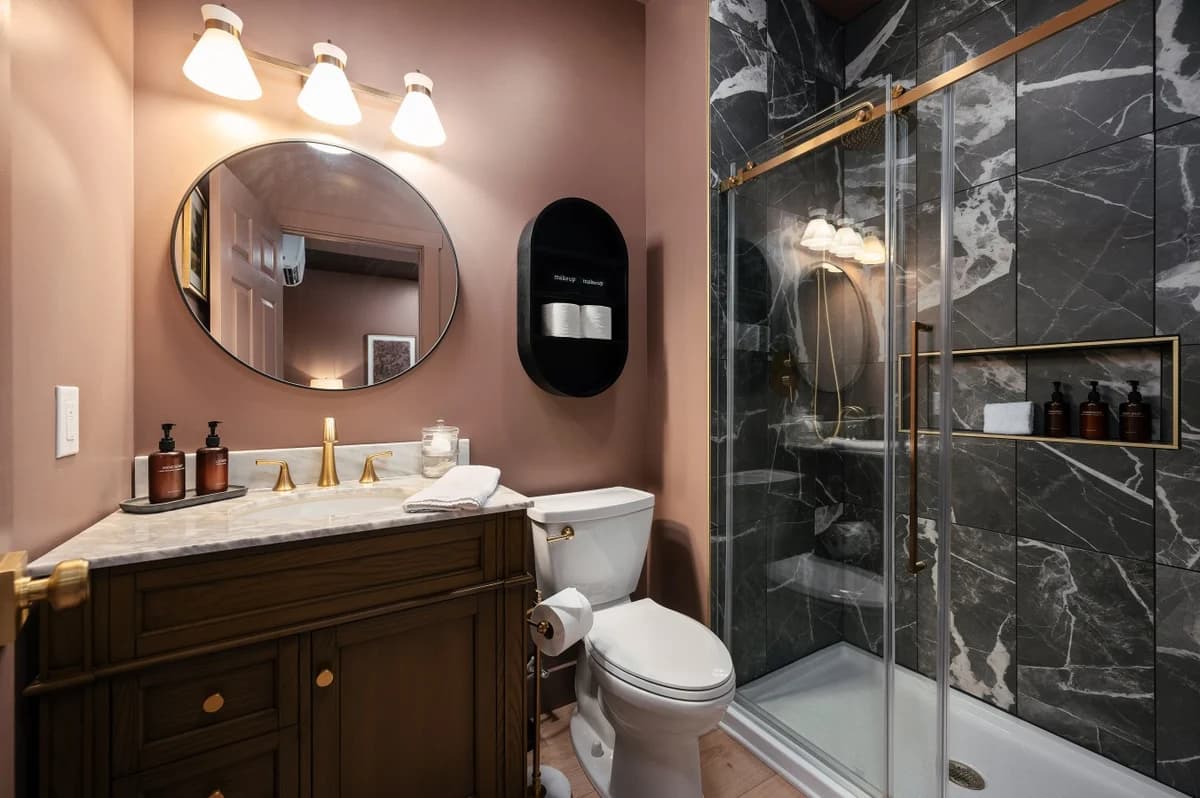 Moody Maison Studio | Near Downtown & Beaches photo 12