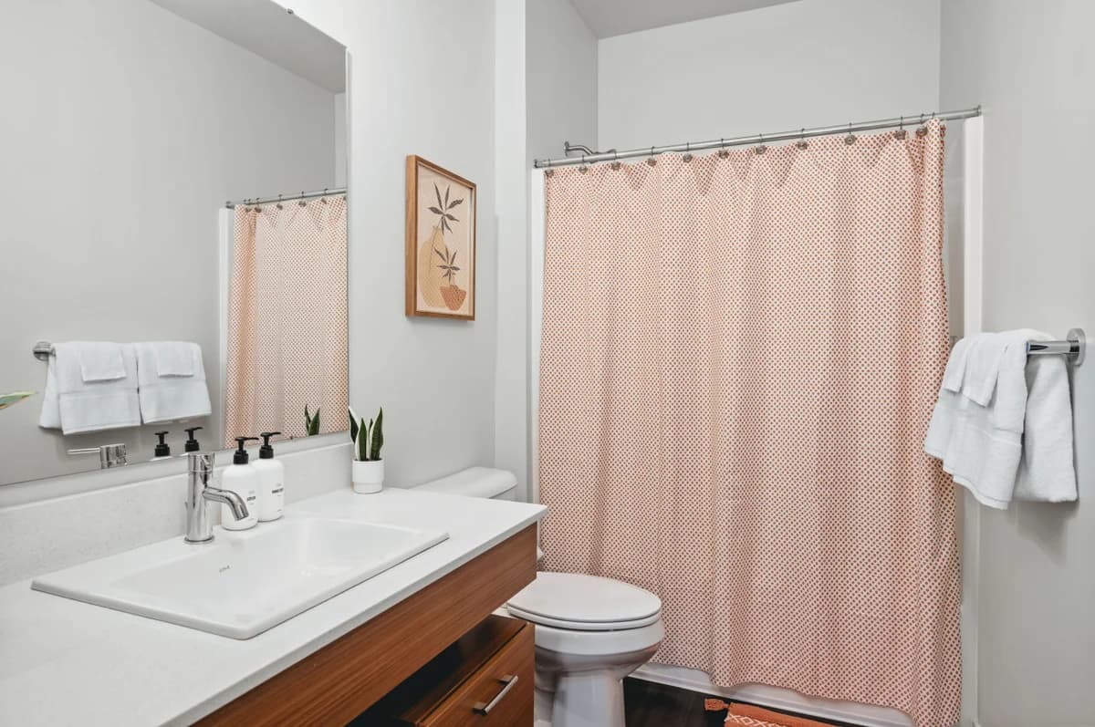 *NEW* Great Escape 404: 2BR Condo Near Downtown and Bay photo 18