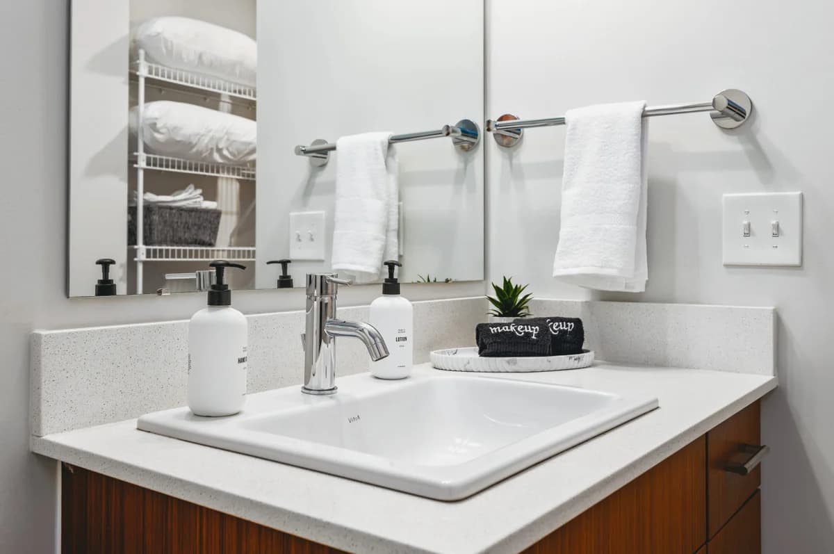 *NEW* Great Escape 404: 2BR Condo Near Downtown and Bay photo 31