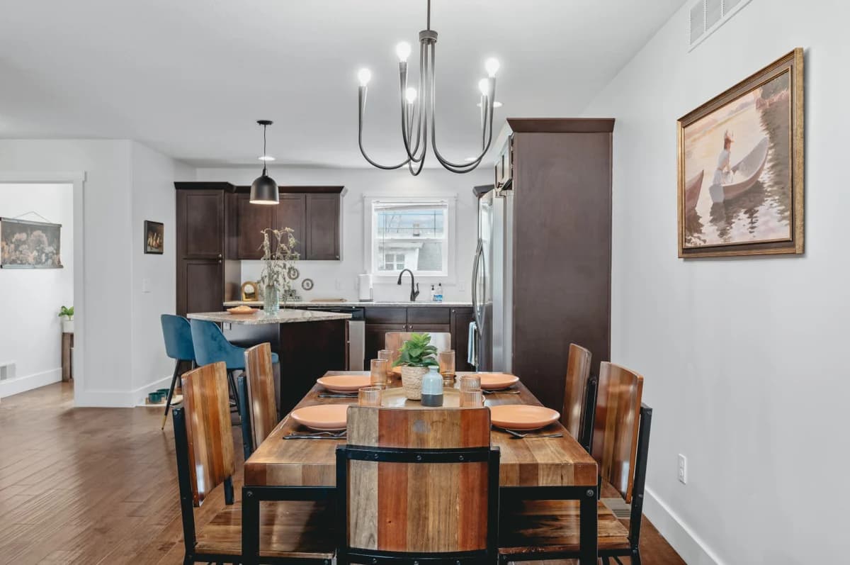 Ivy House: 3BR Townhome Downtown Beaches Wineries photo 17