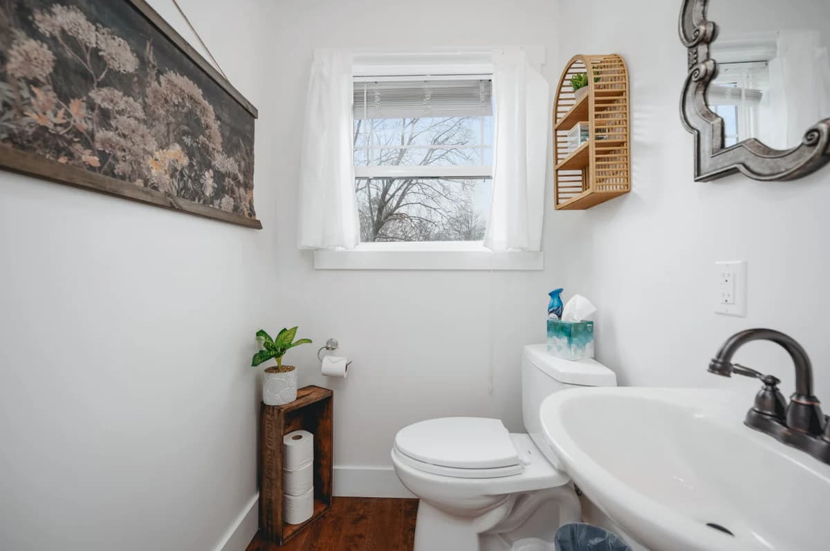 Ivy House: 3BR Townhome Downtown Beaches Wineries photo 46