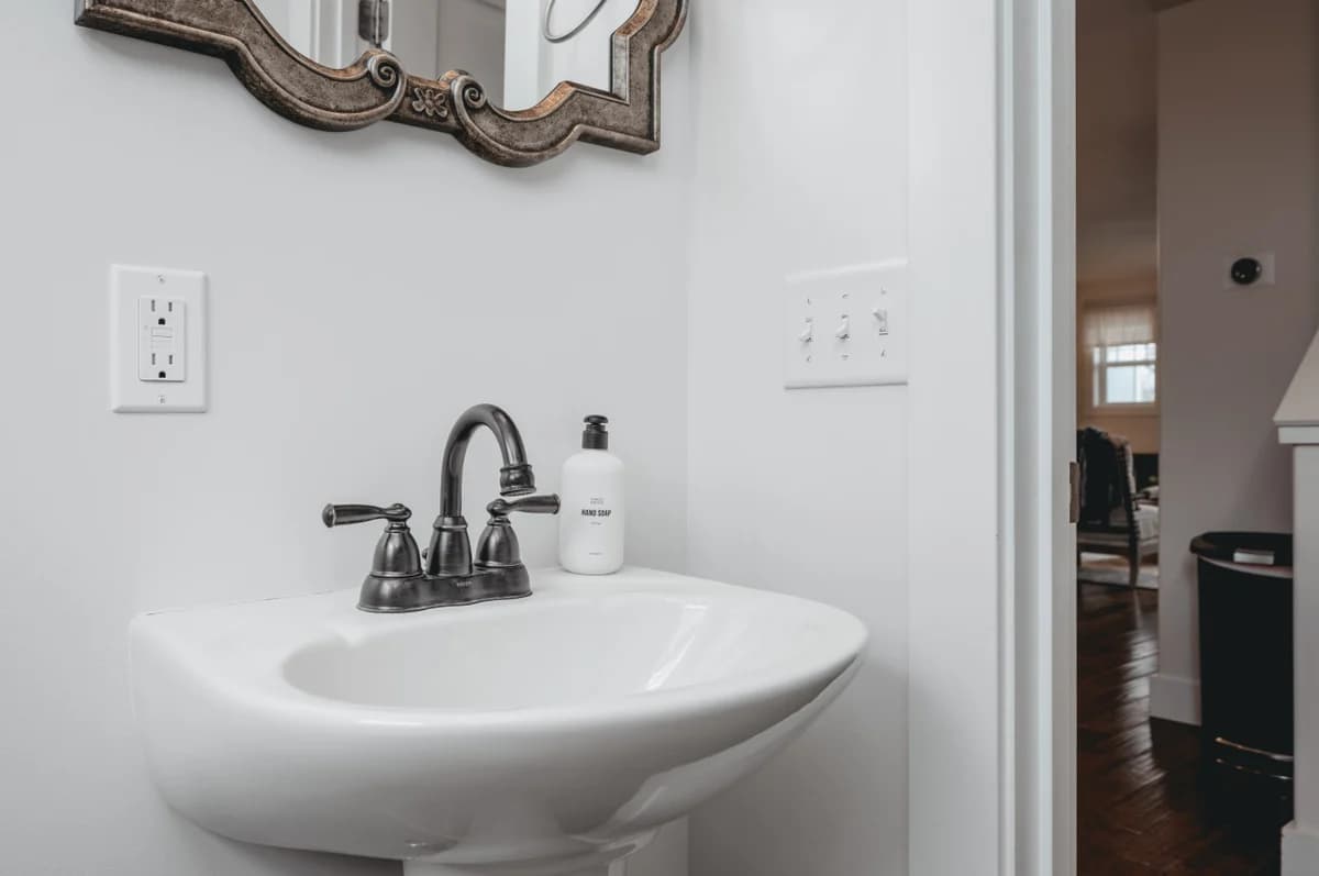 Ivy House: 3BR Townhome Downtown Beaches Wineries photo 47