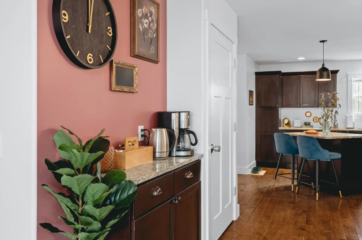 Ivy House: 3BR Townhome Downtown Beaches Wineries photo 49