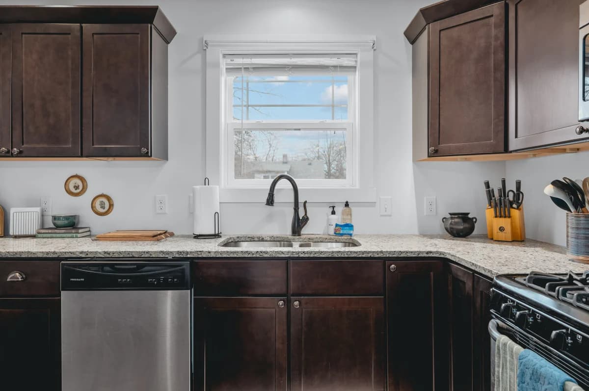 Ivy House: 3BR Townhome Downtown Beaches Wineries photo 54