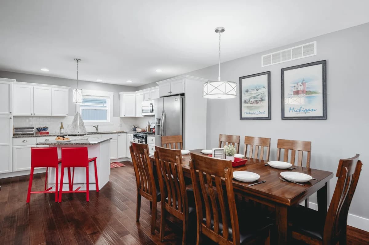 *NEW* The Harbor 3BR Townhouse Near Downtown Beaches Wineries photo 3