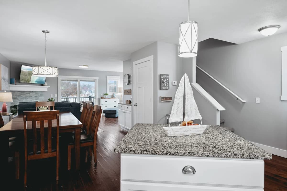 *NEW* The Harbor 3BR Townhouse Near Downtown Beaches Wineries photo 31