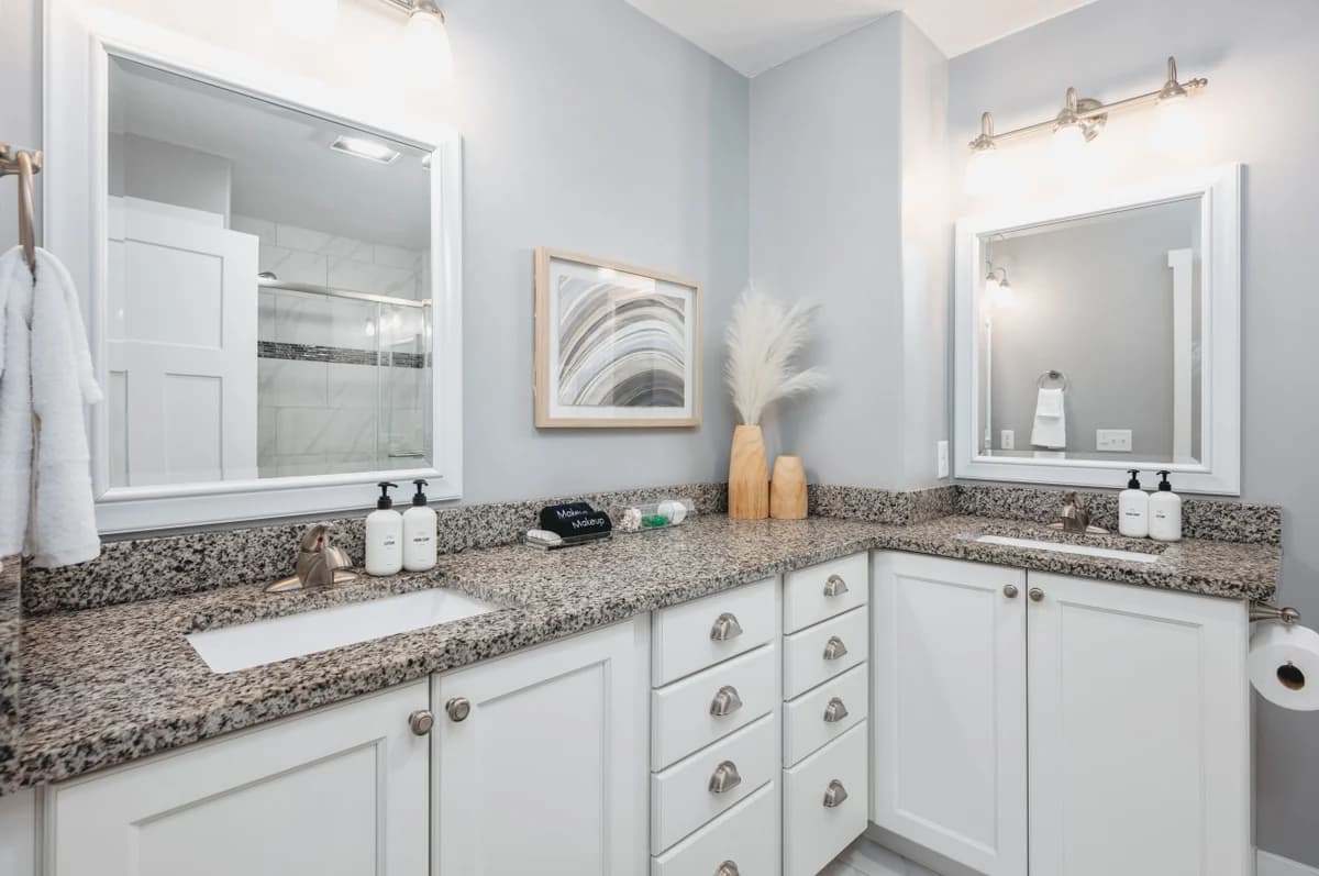 *NEW* The Harbor 3BR Townhouse Near Downtown Beaches Wineries photo 41