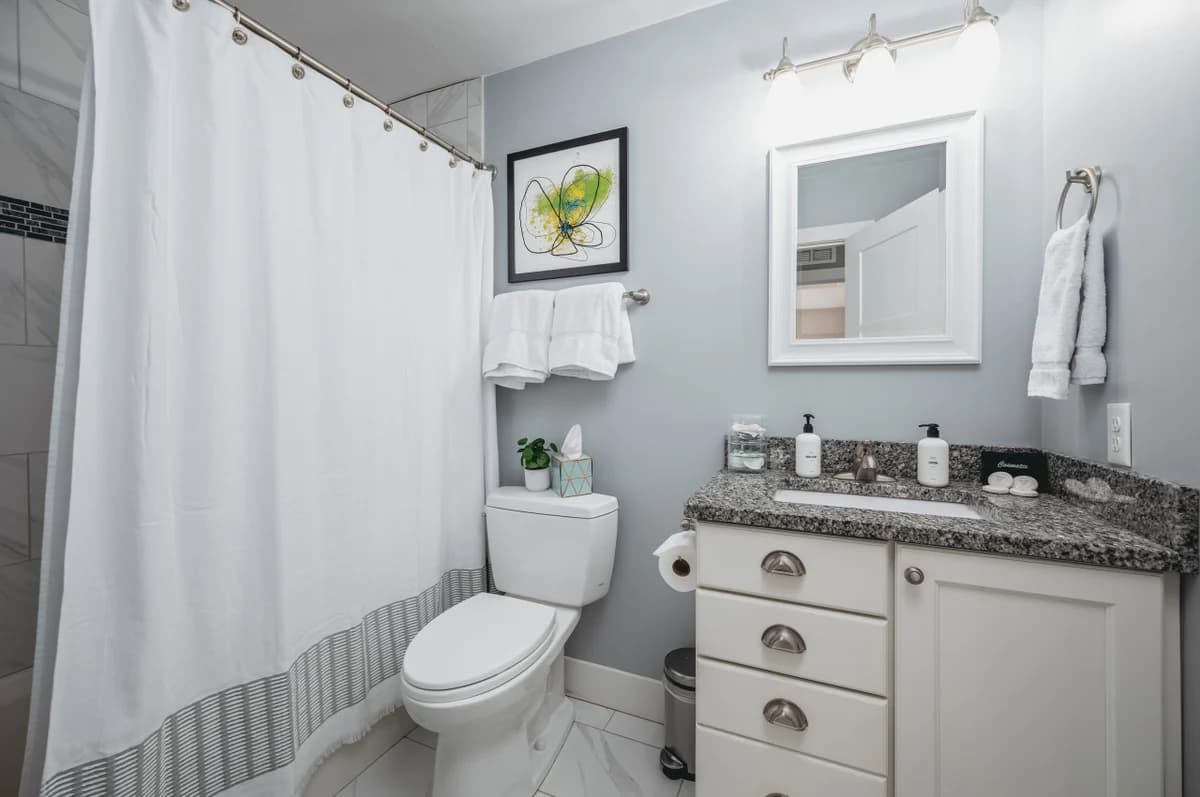 *NEW* The Marina 3BD Townhome Downtown Beaches Wineries photo 41