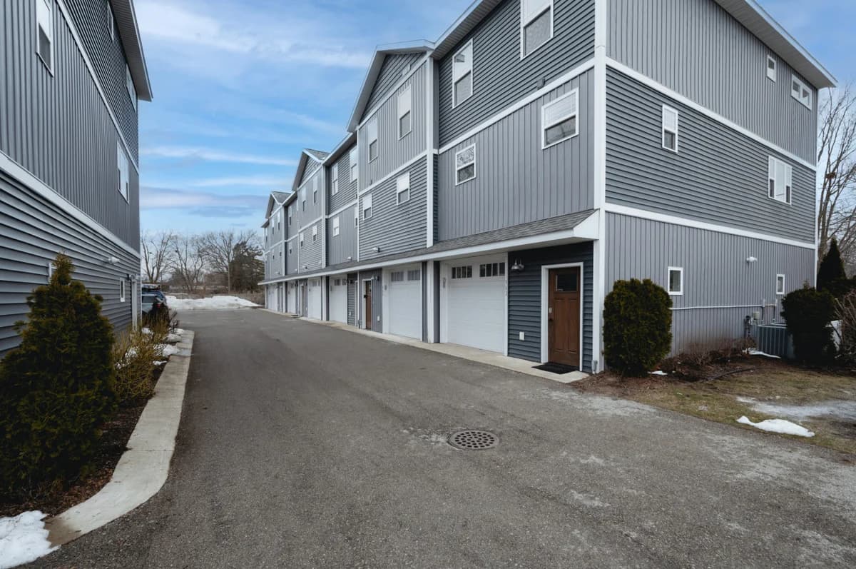 *NEW* The Marina 3BD Townhome Downtown Beaches Wineries photo 68