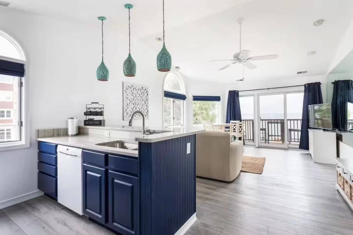 Oasis 321 | Beachfront Condo | Downtown + Tart Trail photo 4