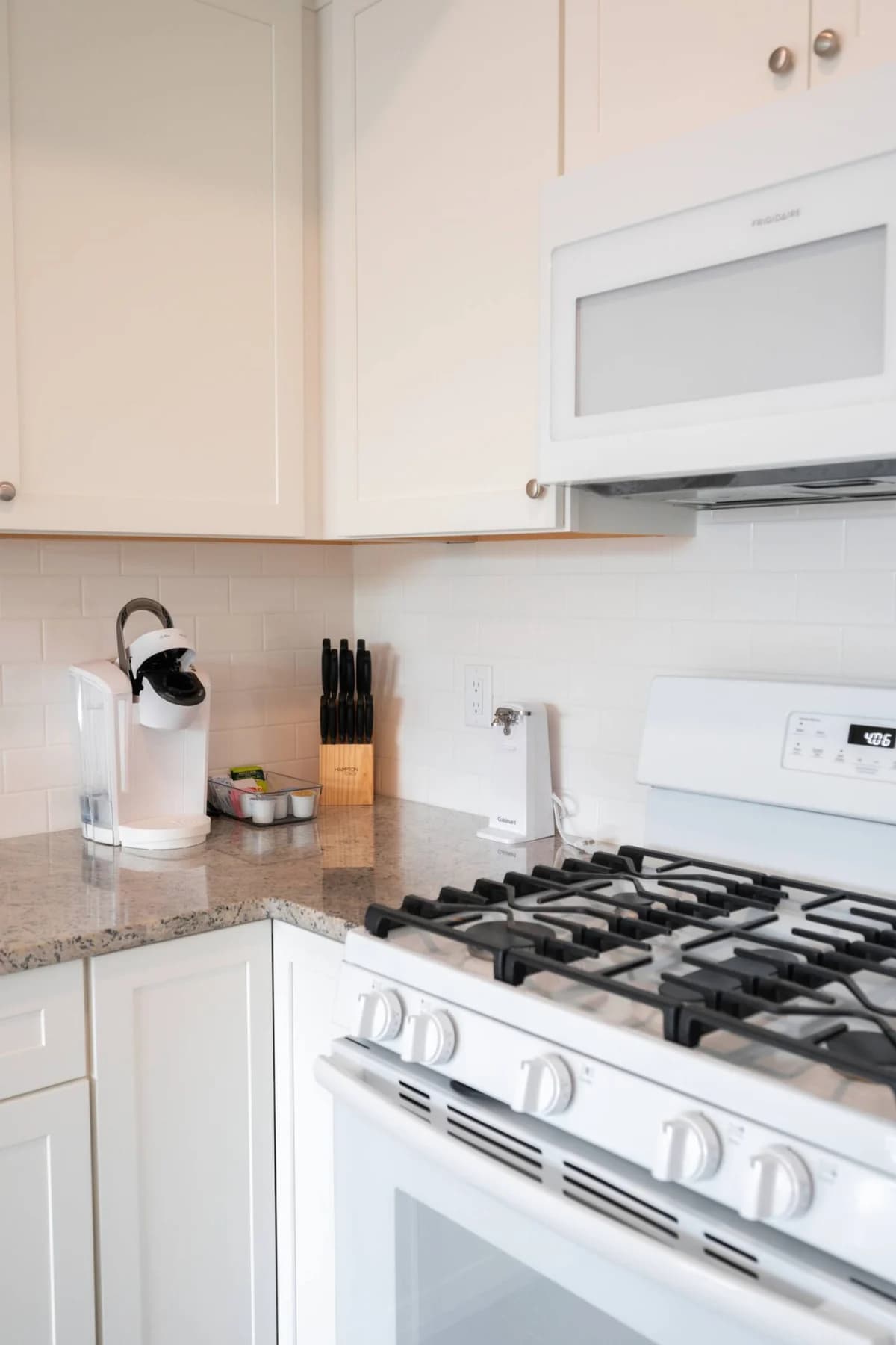Private Hot Tub The Perch 14 |2BR |Patio |Downtown photo 7