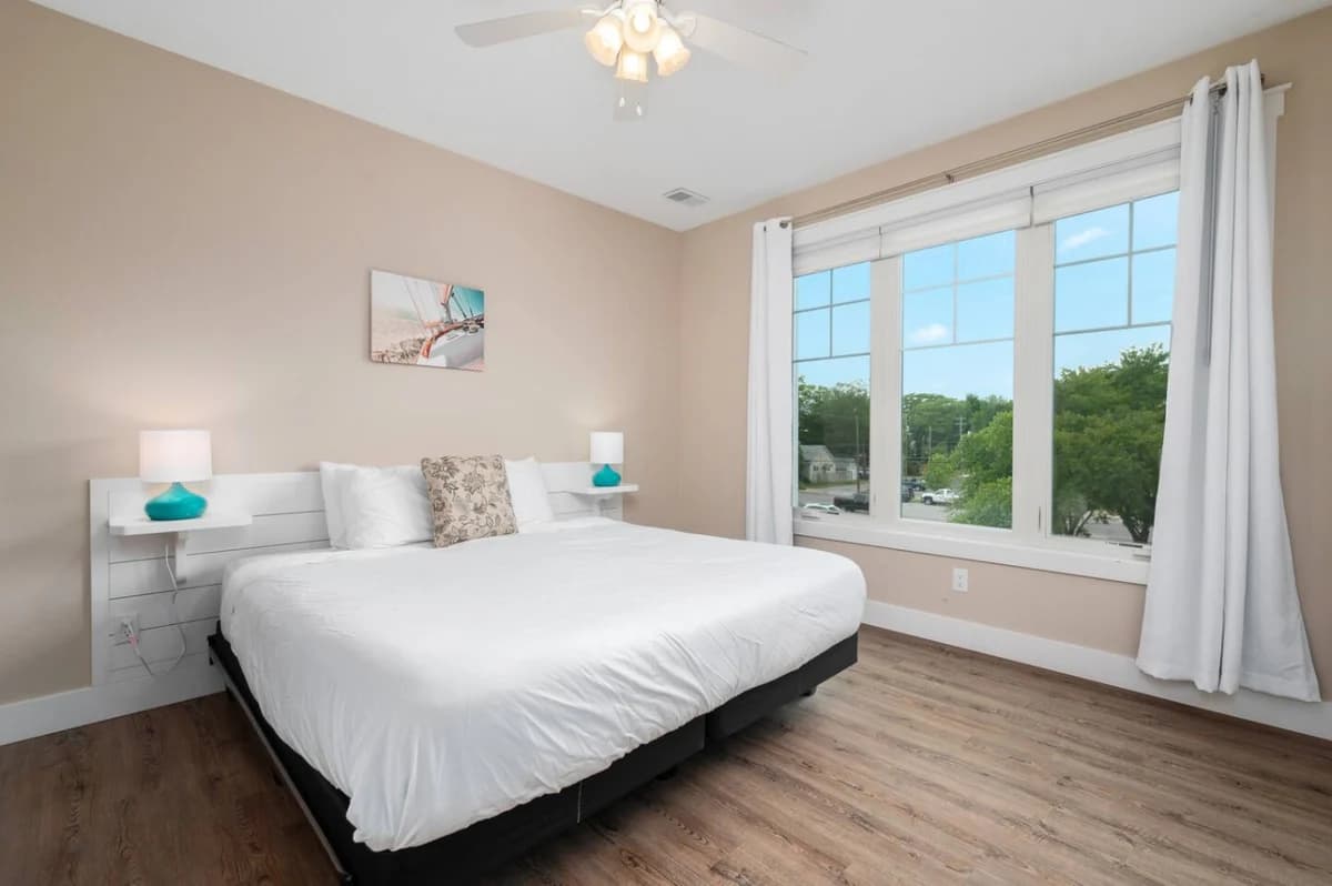 Private Hot Tub The Perch 14 |2BR |Patio |Downtown photo 8