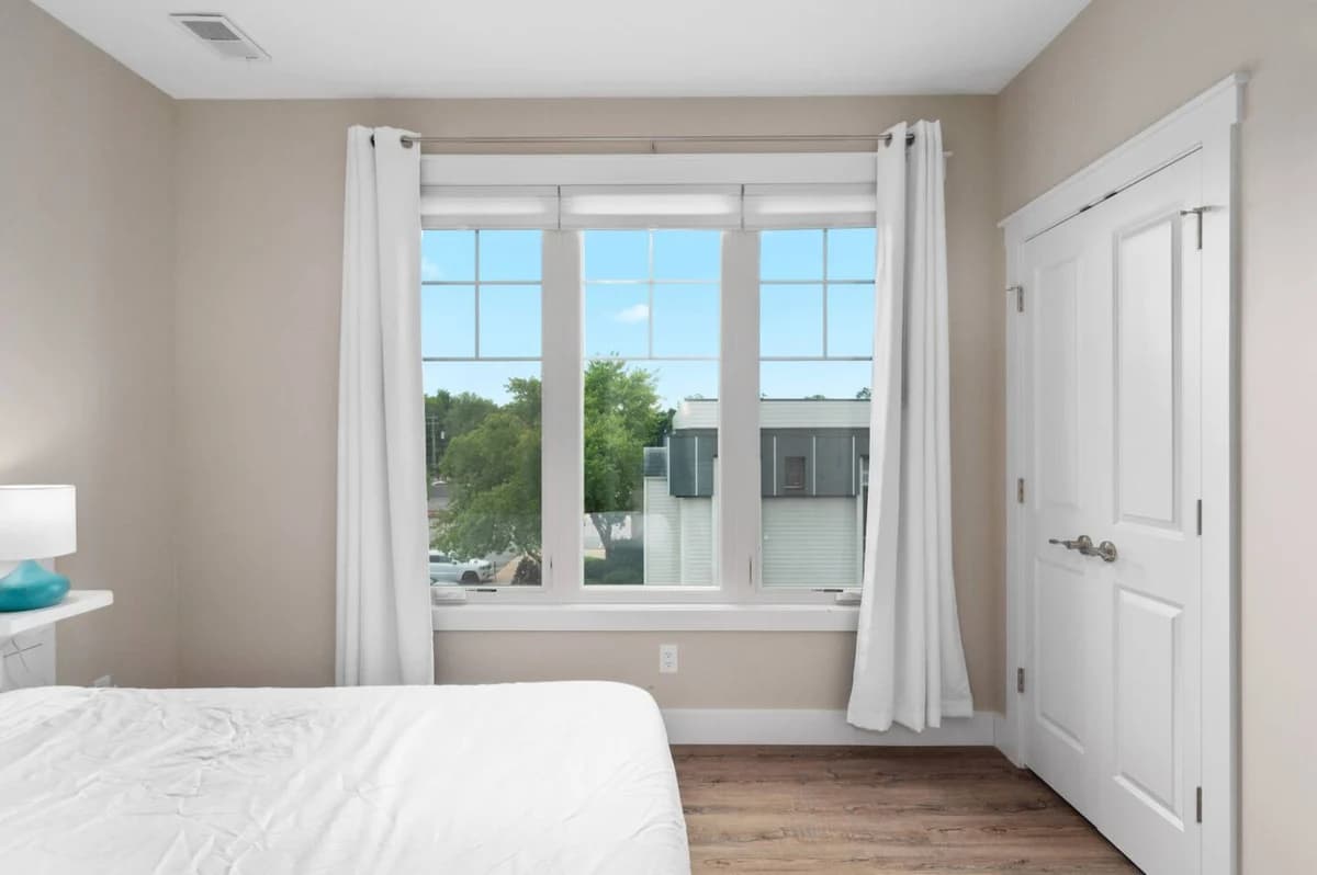 Private Hot Tub The Perch 14 |2BR |Patio |Downtown photo 9